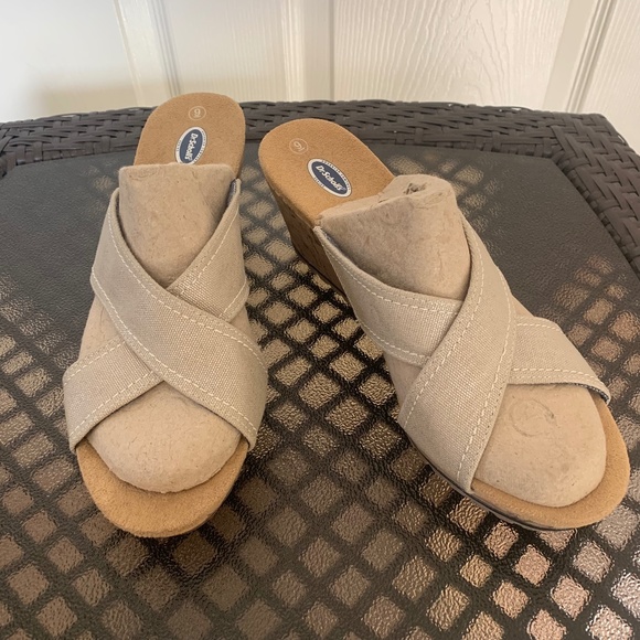 Dr Sholls Shoes - Comfortable Beige Wedge Sandals